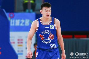媒体人：上海久事男篮小将董灏新赛季确定加盟香港金牛